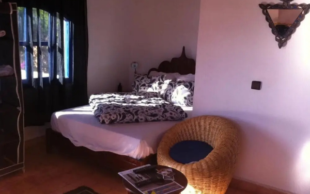 Room in Guest Room - Room in Villa L'air De La Mer - фото 5