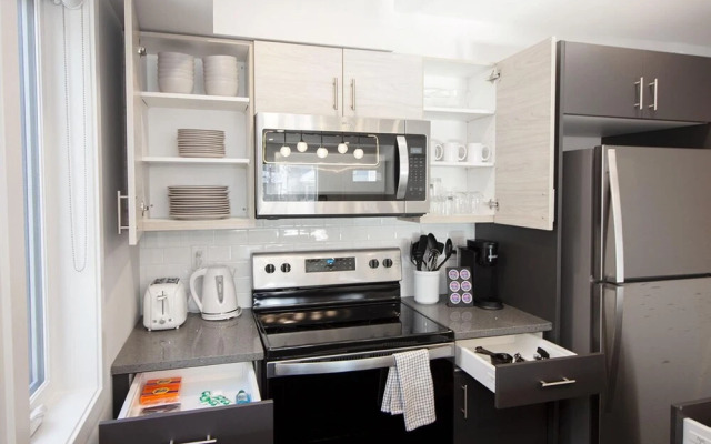 Cheerful 4 Bedrooms Duplex Unit Great Location