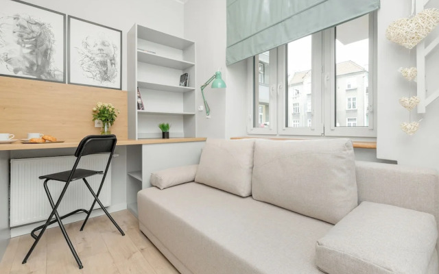 Stylish Studio Seredyńskiego by Renters