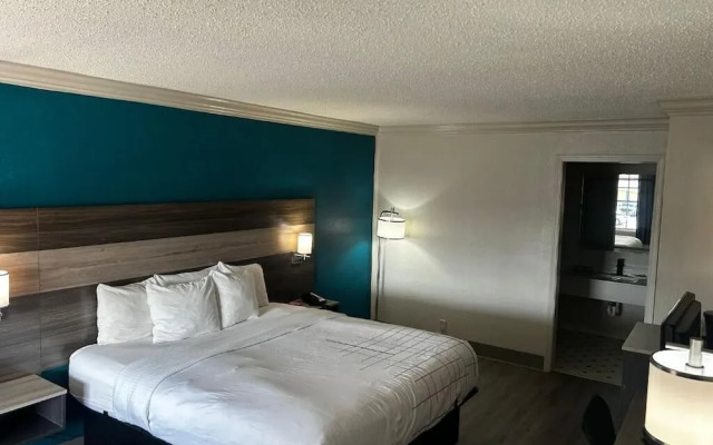 Causeway Inn - Metairie