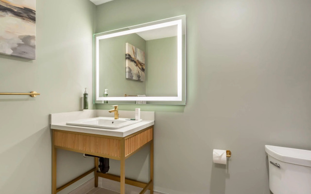 Velora Hinton, Ascend Hotel Collection