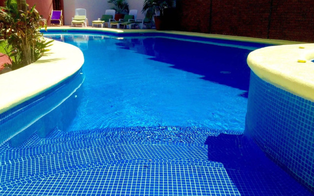Hotel y Suites Los Encantos