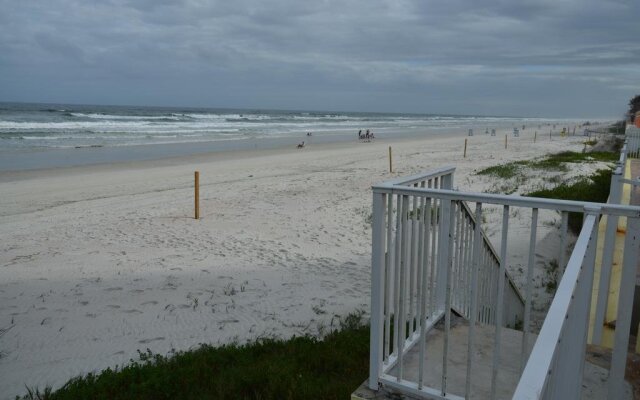 Holiday Shores Beach Club