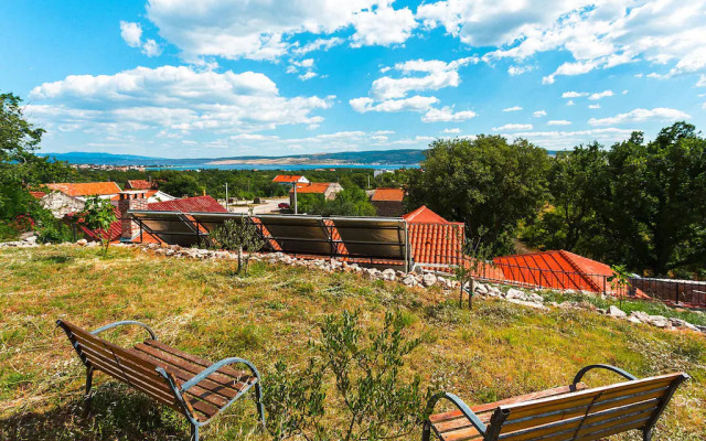 Holiday house Jucinovi Dvori, Starigrad Paklenica with pool