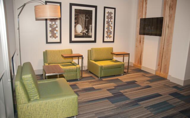 Holiday Inn Express & Suites Decatur by IHG