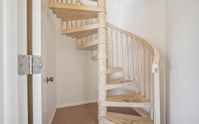 Snowflake Lookout 3 Bedroom Duplex by RedAwning