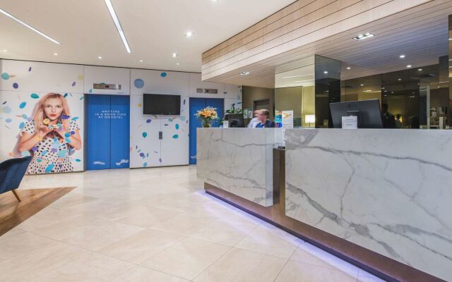Novotel Sydney West HQ Hotel