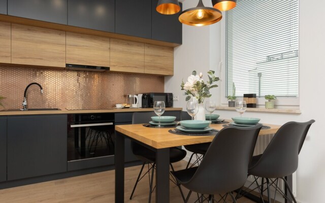 Trendy Apartment + Parking by Renters