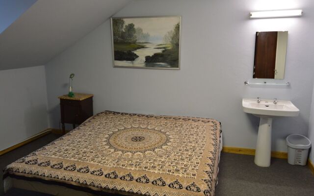 Charming Holiday Home in Halleux with Garden