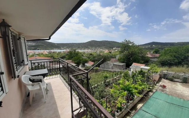 Cozy Apartments With Private Balcony Vinisce