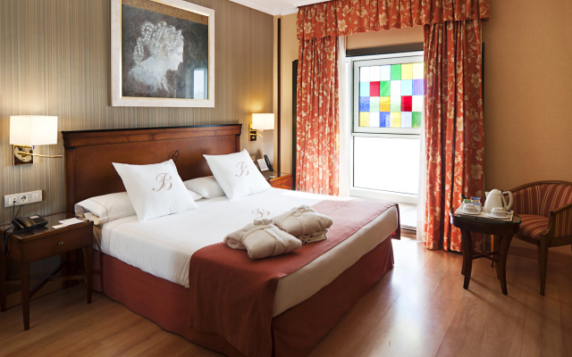 Becquer Hotel, Historic City Center - Image 5