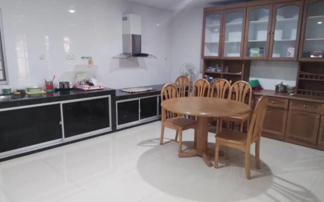 OYO 90310 E Homestay Permai Timur