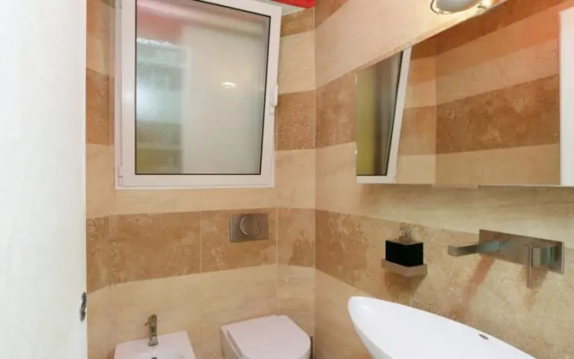 Cambiano Halldis Apartment