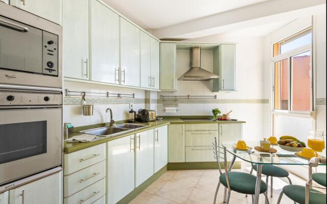Beachfront triplex with swimming pool parking