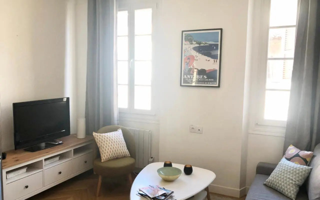 Charming and modernly designed 2 bedroom - Old Town