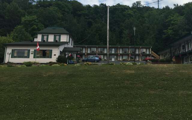 Knights Inn Huntsville, ON