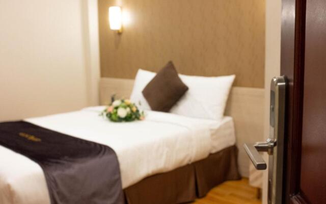 Silent Night Dem Lanh Hotel