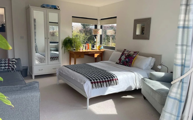 Bespoke Retreat for 4 in West Wittering