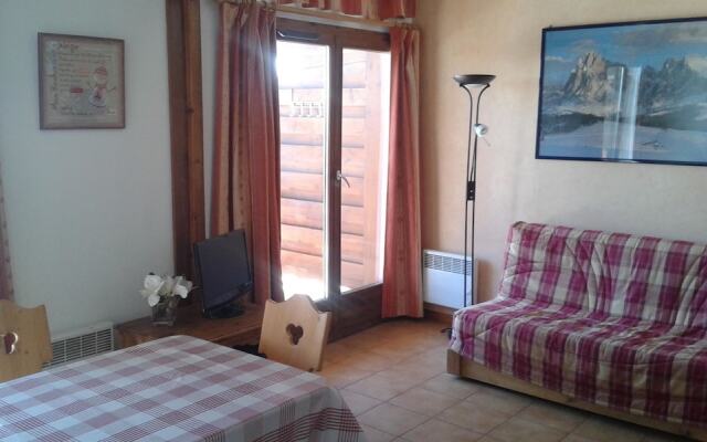 Studio in Praz-sur-arly, With Wonderful Mountain View and Enclosed Gar