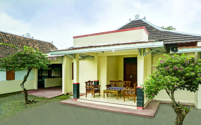 Omah Mbah Lurah Syariah by OYO Rooms