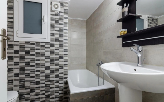 Bright and Spacious 2-bedroom Apartment in Athens