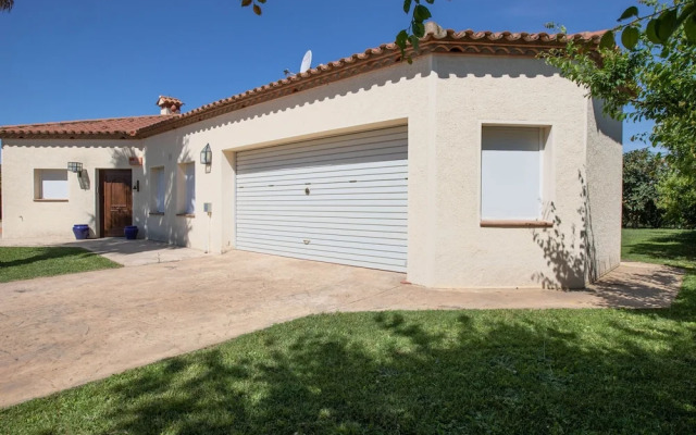 Delux Villa in Vilacolum With Swimming Pool