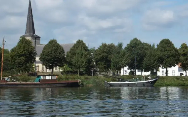 Rias Bed & Kitchen and Beyond