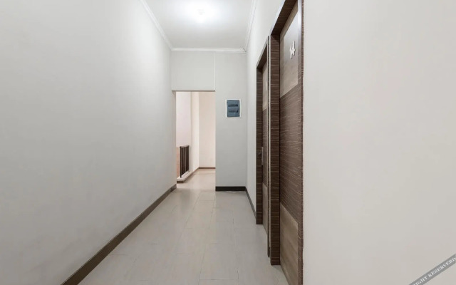 RedDoorz near Grand City Mall 2