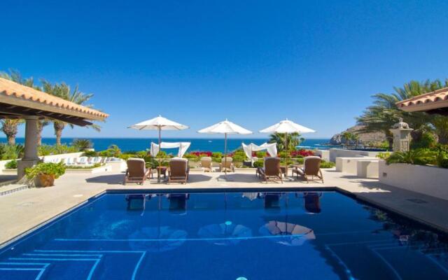 Expansive Villa with Grand Pool Patio, 16-Person Jacuzzi and Perfect for Large Groups