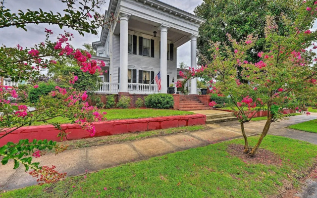 New Bern Home w/ Yard, Grill + Walkable Location