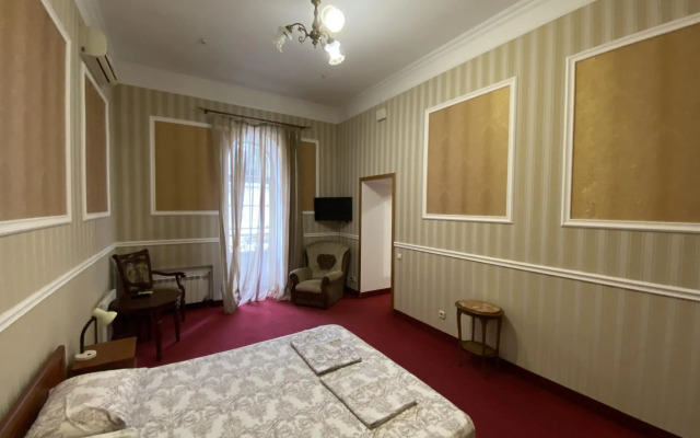 Таврида на Набережной им. Ленина