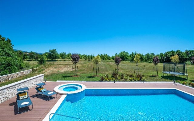 Stunning Home in Sumber with Outdoor Swimming Pool, Hot Tub & 3 Bedrooms