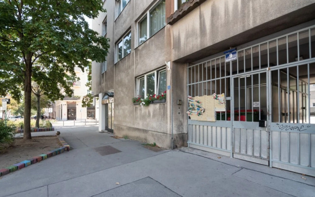 Quiet Penthouse apartment close to Stadthalle