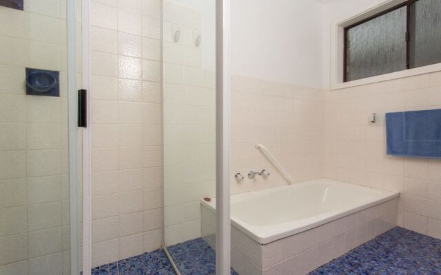 'Cliff 64' Cliff Top Home