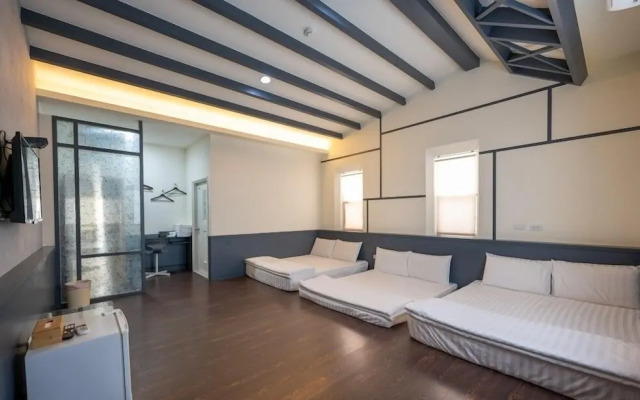 Yuanjyuge B&B
