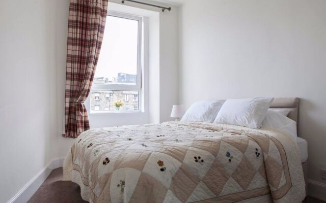 1 Bedroom Apartment In Edinburgh&#39;s New Town