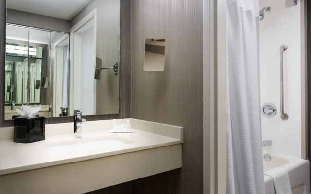 Courtyard by Marriott Chicago Magnificent Mile