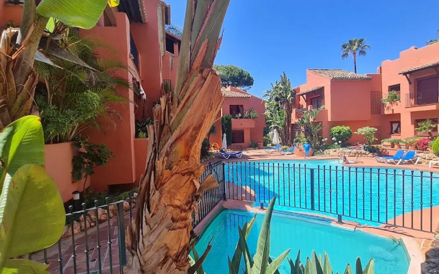 Luxury 2-bed Apartment in Elviria W/pool