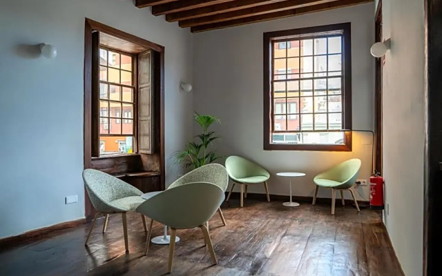 HosteLit Capsule Hostel