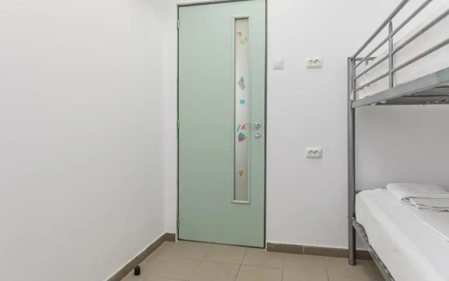 Hostel Ghimbav Airport