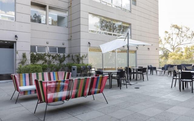 Sunny and Spacious PH Near Santafe Shopping Mall