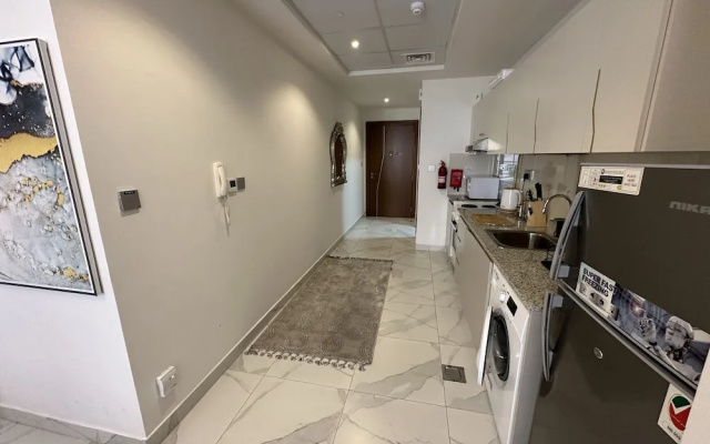Master Piece - Elegant Studio With Canal View in Business Bay
