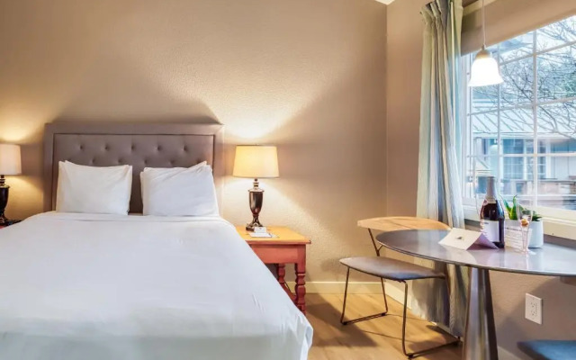 Inn at Haystack Rock