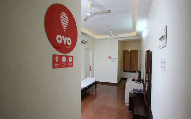 OYO Home 10497 Compact 2BHK Pondy White Town