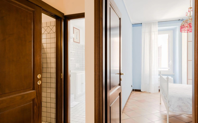 Classic apartment near the Colosseum