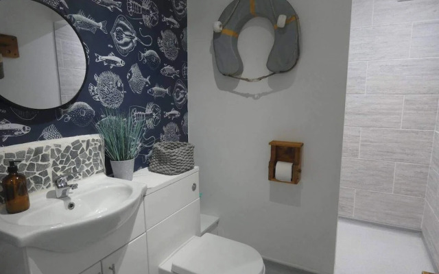 Isle Escape Retreat- Sleeps 4, Garden & Games Room