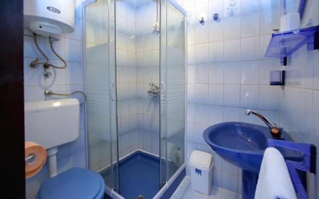 Apartments More - 300 m from beach