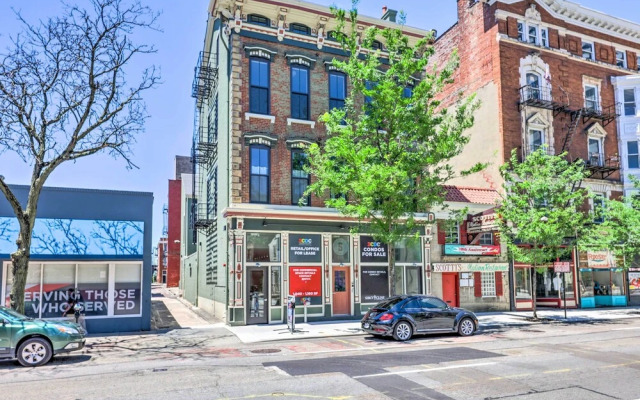 Contemporary Cincinnati Condo - Pets Allowed!