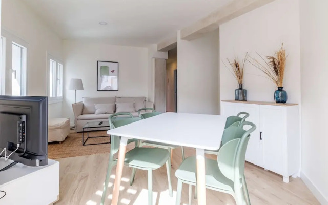 Double Castilla 2BR Home Near Castellana Avenue