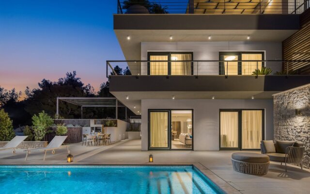 Luxury Villa Romeo with Heated Pool